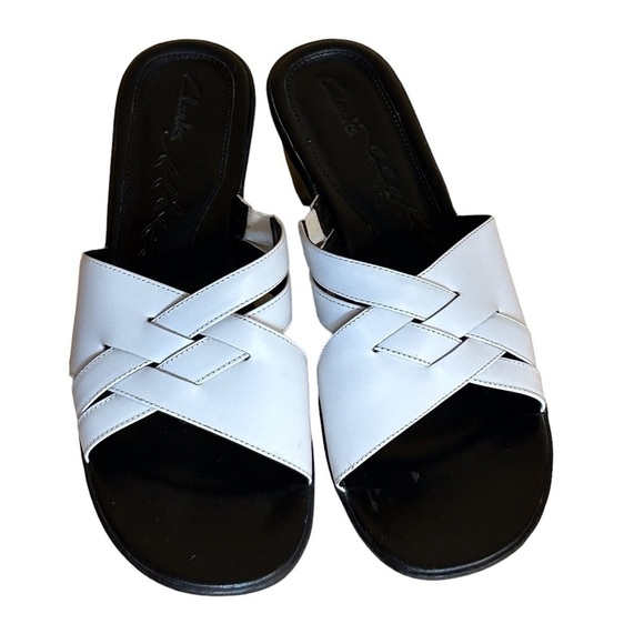 Clarks Women’s Slip On White/Black Criss-Cross Open Toe Heel Sandal Size-7 - Picture 3 of 6